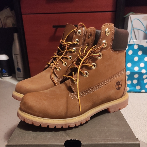 SOLD Brand new Timberland boots - Picture 1 of 3